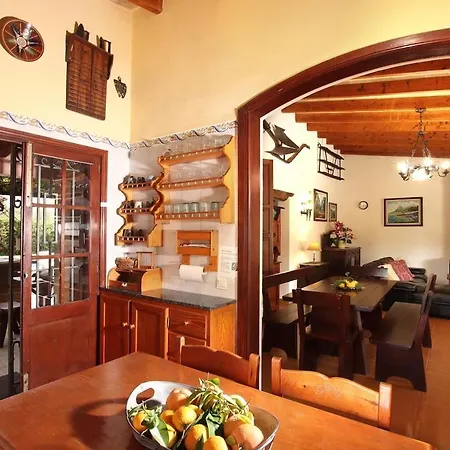 Сasa de vacaciones House In Fantastic Location In Countryside By Renthousing *