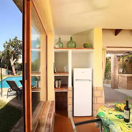 House In Fantastic Location In Countryside By Renthousing