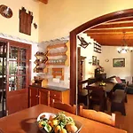 Σπίτι διακοπών House In Fantastic Location In Countryside By Renthousing *